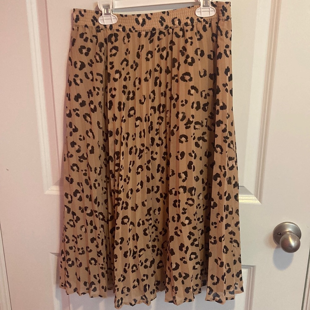 a new day. Pleated midi cheetah print skirt. Size S.